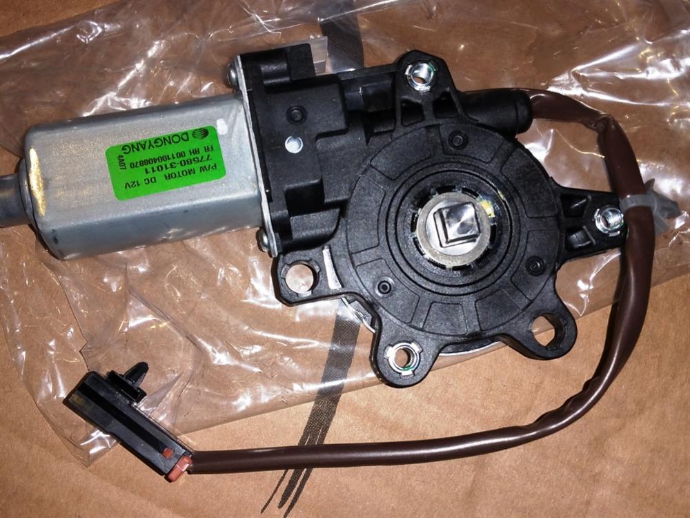 Motor eléctrico, elevalunas, puerta delantera derecha 8073095F0A Nissan