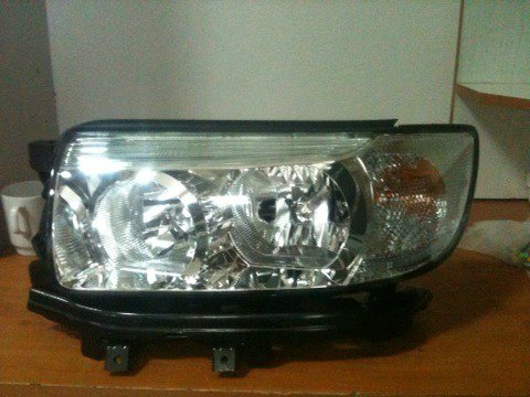 Faros delantero izquierdo 84001SA494 Subaru