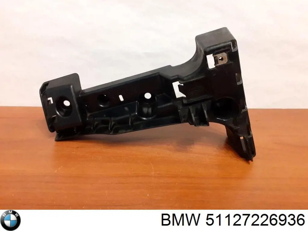 51127226936 BMW soporte de parachoques trasero derecho