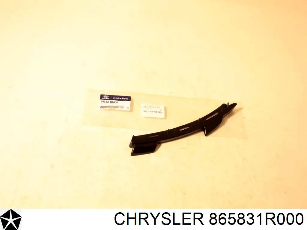 865831R000 Chrysler soporte de parachoques delantero izquierdo