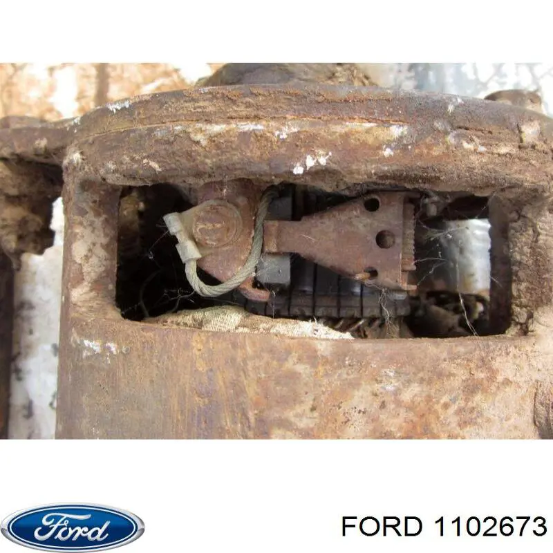 1102673 Ford tornillo de culata