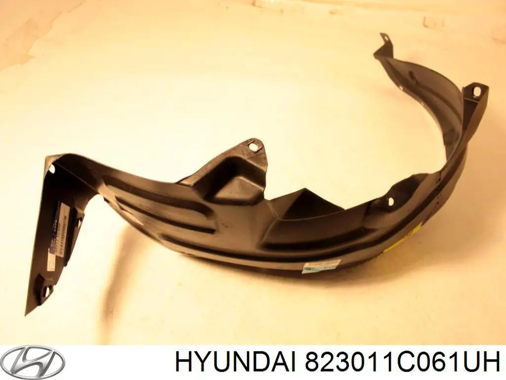 823011C061UH Hyundai/Kia guarnecido de puerta delantera izquierda