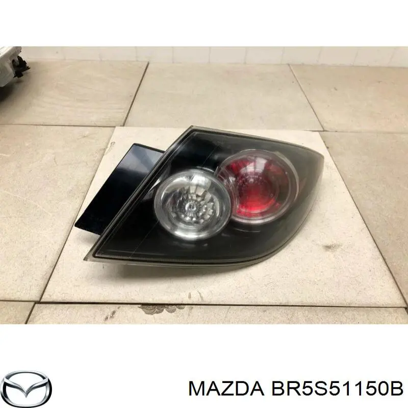 BR5S51170D Mazda piloto posterior exterior derecho