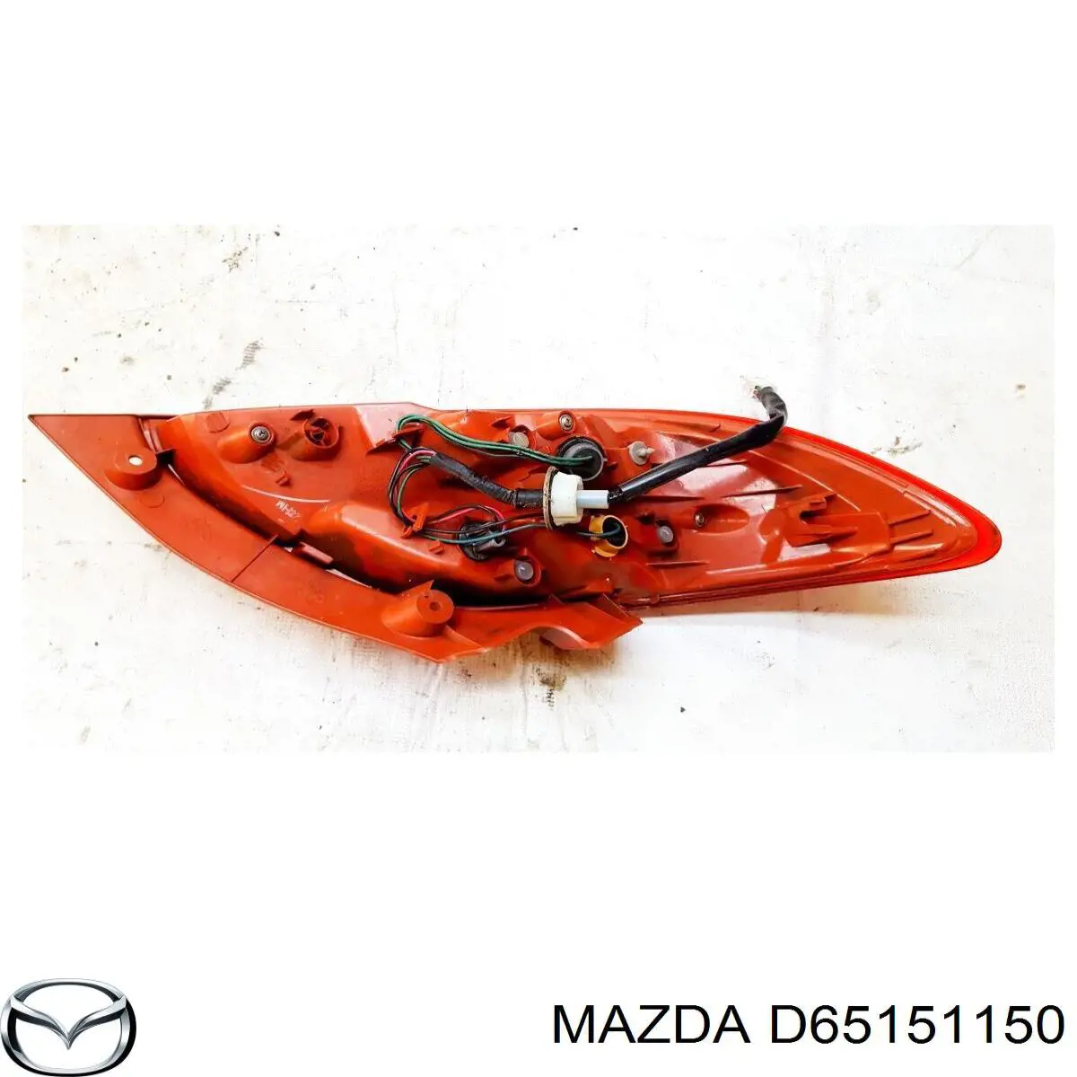 D65151150 Mazda piloto posterior derecho