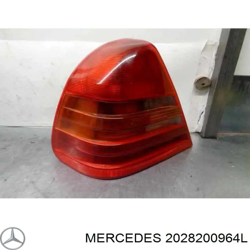 2028200964L Mercedes piloto posterior izquierdo