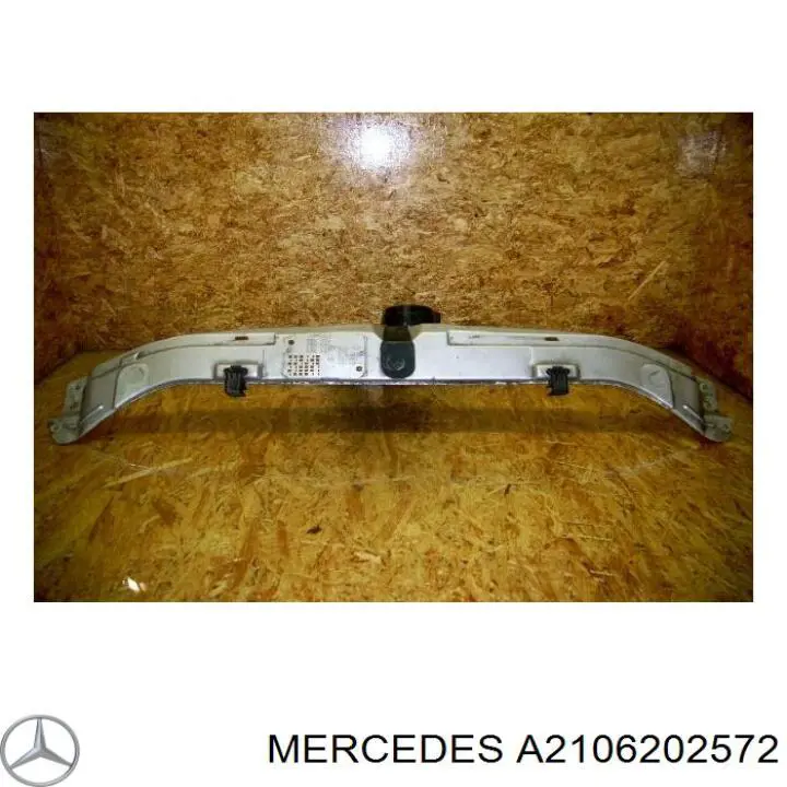 2106202572 Mercedes soporte de radiador superior (panel de montaje para foco)