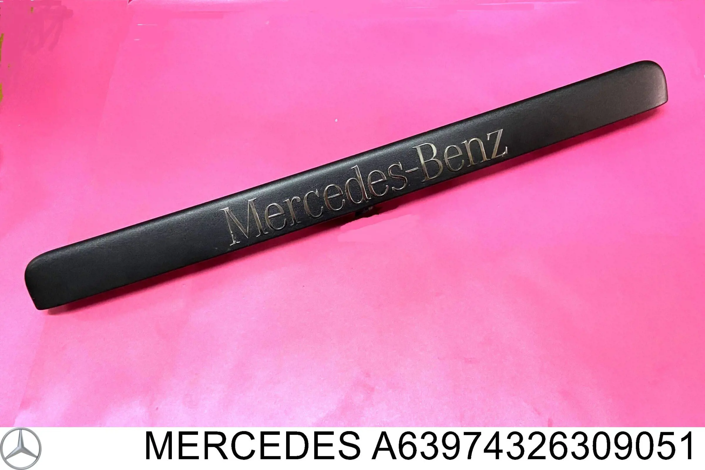 A63974326309051 Mercedes emblema de tapa de maletero