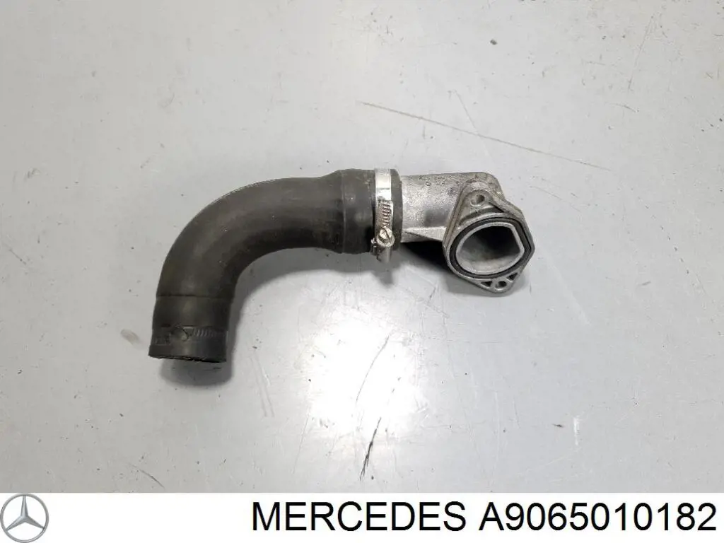 A9065010182 Mercedes tubería de radiador arriba