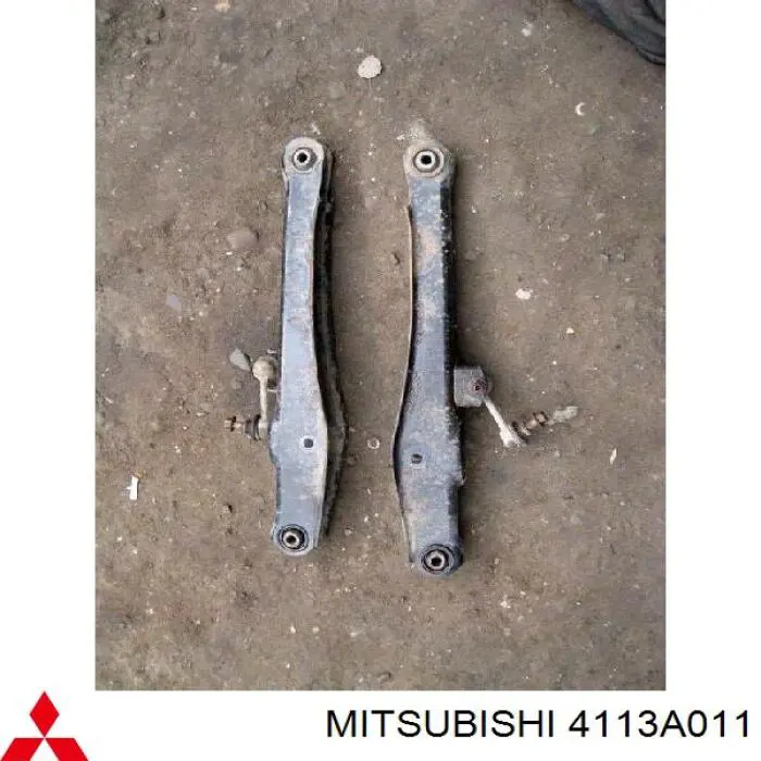 4113A011 Mitsubishi palanca trasera inferior izquierda/derecha