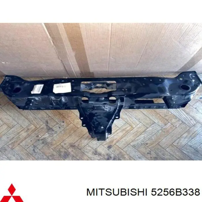 5256B338 Mitsubishi soporte de radiador superior (panel de montaje para foco)