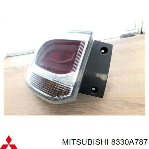 8330A787 Mitsubishi piloto posterior izquierdo