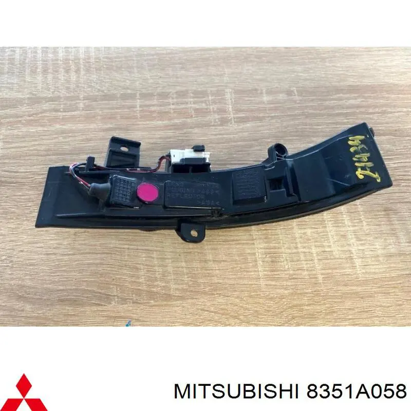  Luz intermitente de retrovisor exterior derecho para Mitsubishi Grandis NAW