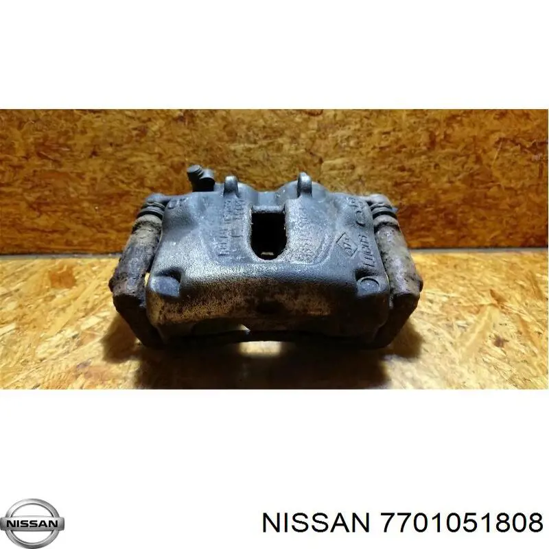 7701051808 Nissan pinza de freno delantera derecha