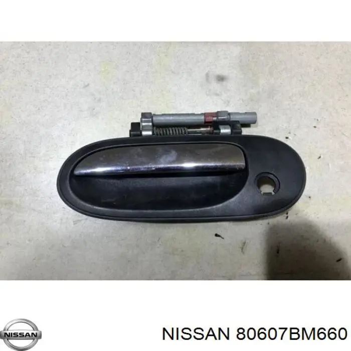  Tirador de puerta exterior delantero izquierda para Nissan Almera V10