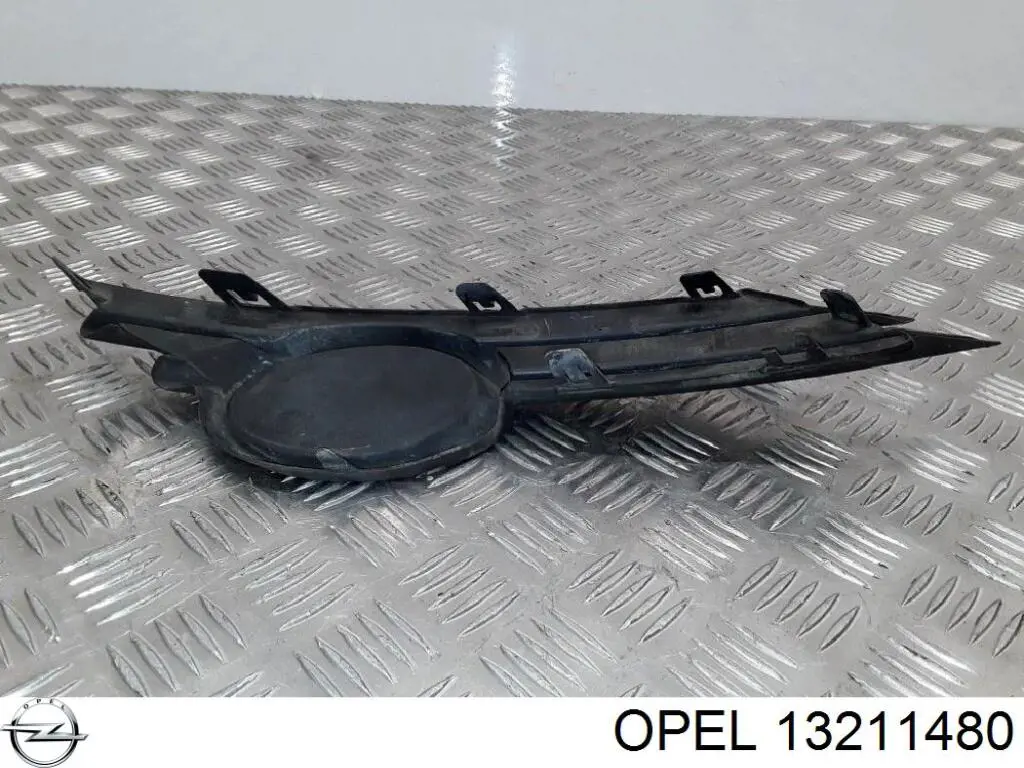 13211480 Opel rejilla de antinieblas delantera izquierda