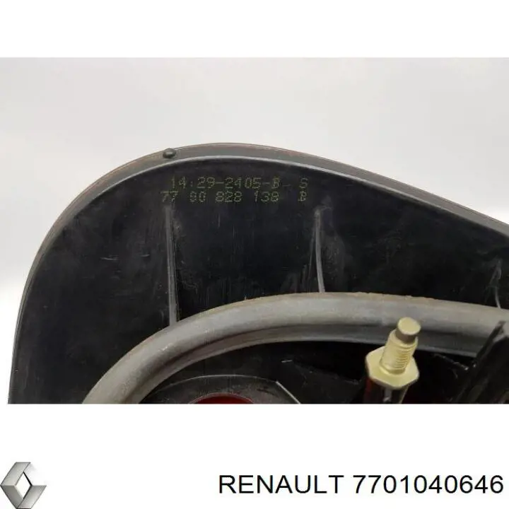 7701040646 Renault (RVI) piloto posterior derecho