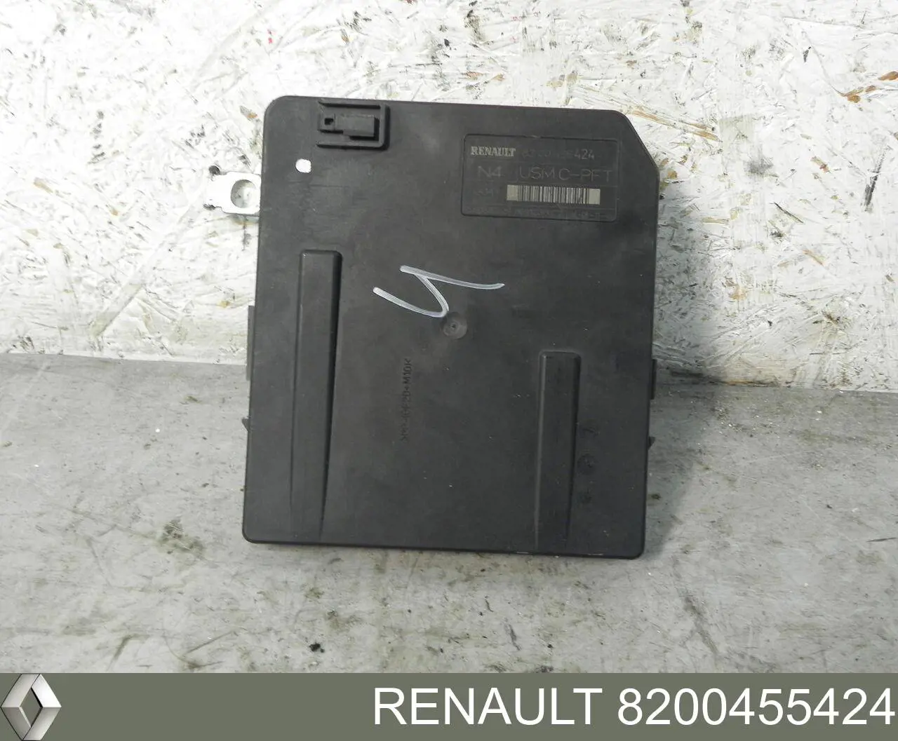 8200455424 Renault (RVI) caja de fusibles