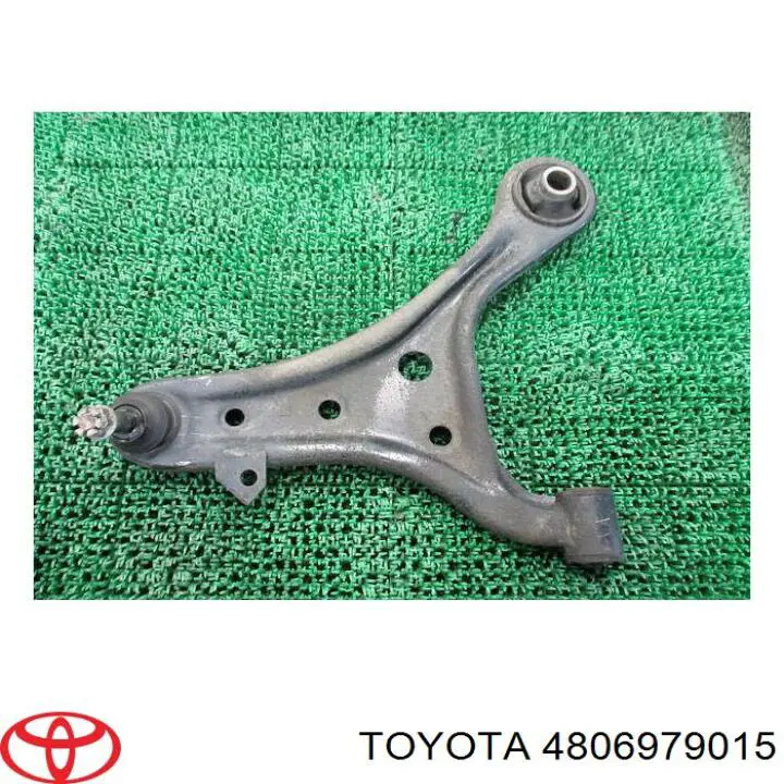 4806979015 Toyota barra oscilante, suspensión de ruedas delantera, inferior izquierda