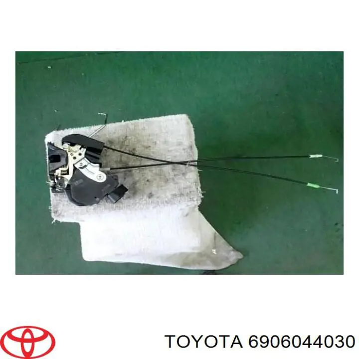 6906044030 Toyota cerradura de puerta trasera izquierda