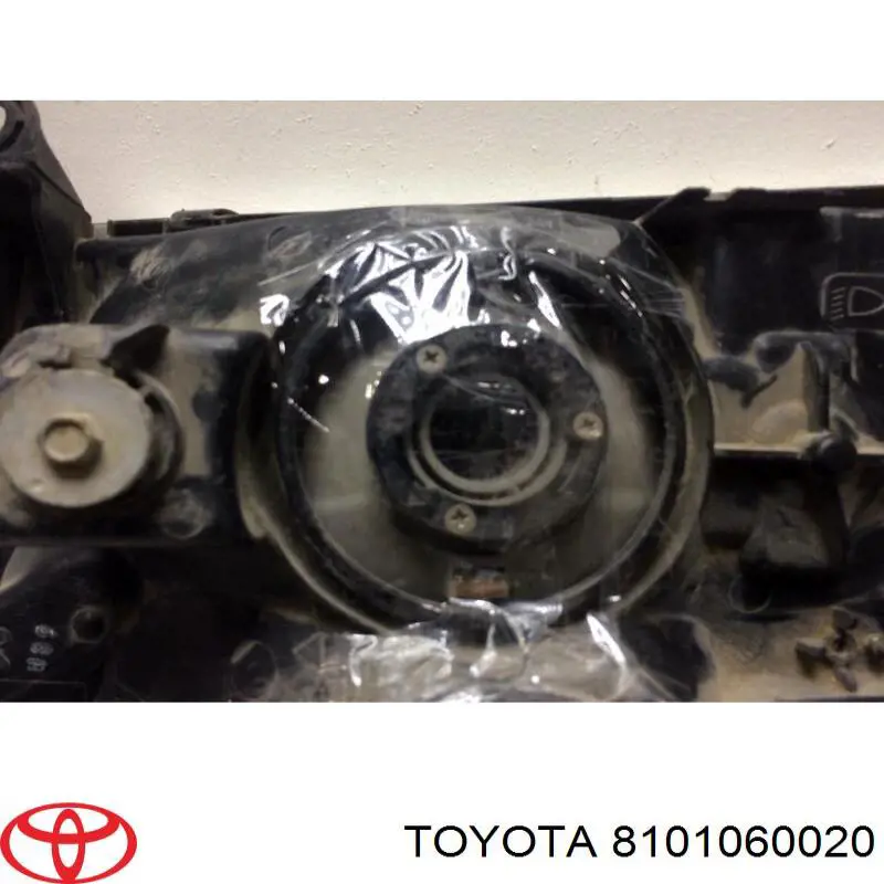 8101060021 Toyota faro derecho