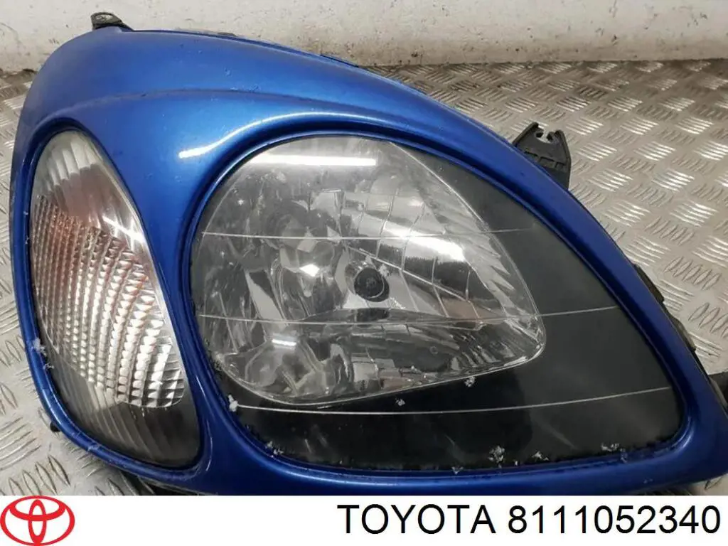 811300D090 Toyota faro derecho