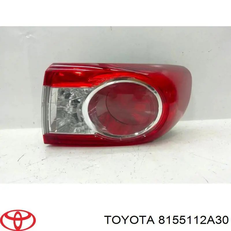 8155112A30 Toyota piloto posterior exterior derecho