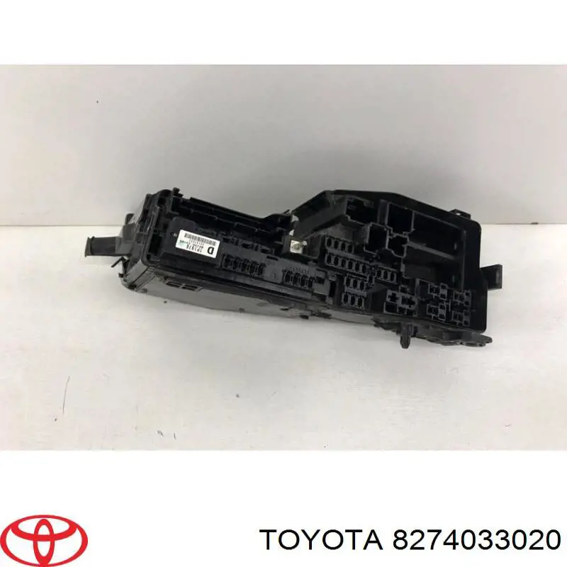 8274033020 Toyota caja de fusibles