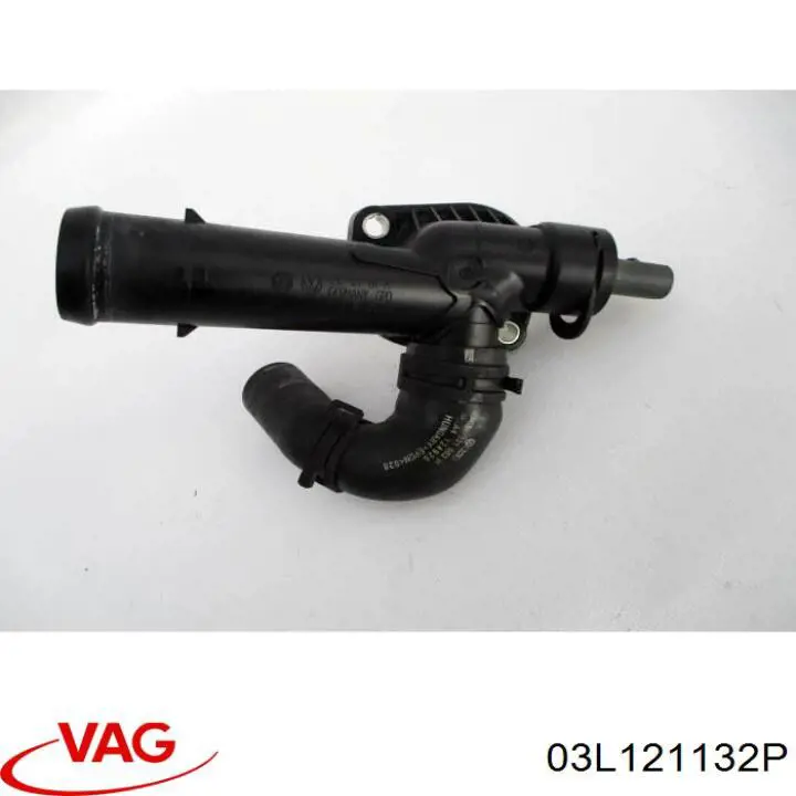 03L121132P VAG brida del sistema de refrigeración (triple)