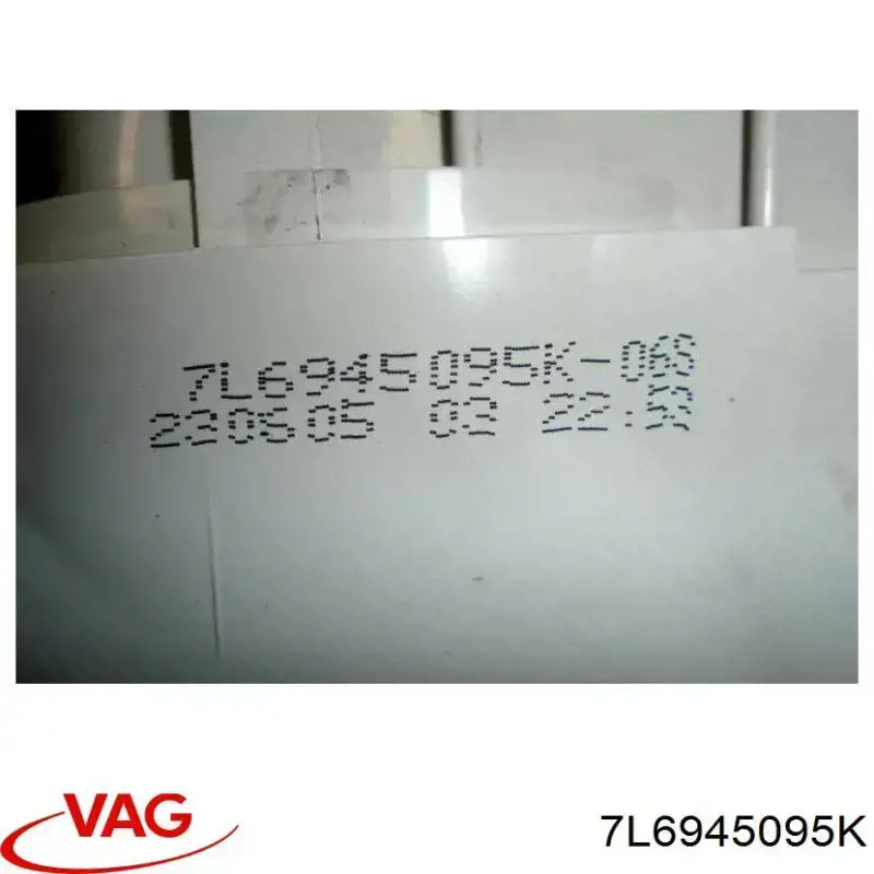 7L6945095K VAG piloto posterior exterior izquierdo