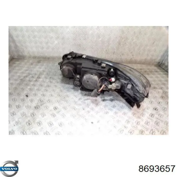 31446815 Volvo faro derecho