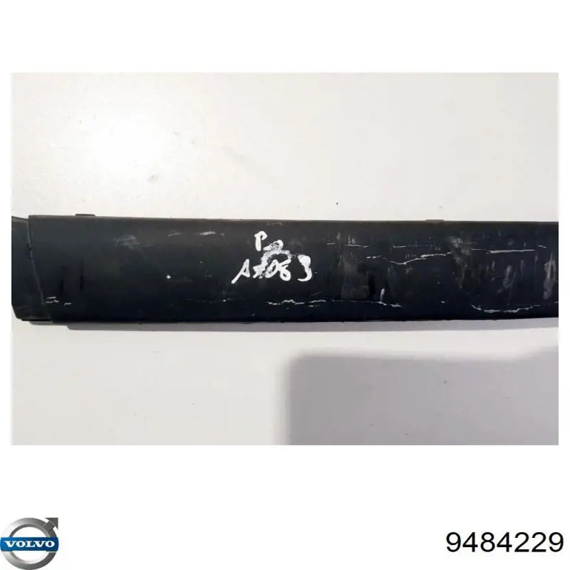  Moldura de parachoques delantero central para Volvo S60 1 