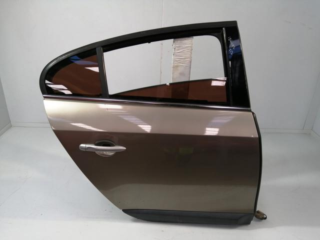 Puerta trasera derecha 821009100R Renault (RVI)