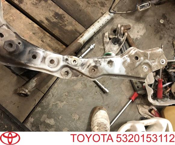 5320153112 Toyota soporte de radiador completo