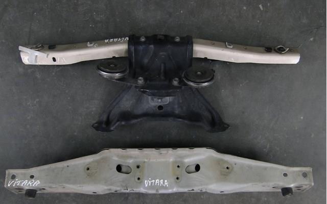 8212065J01 Suzuki soporte de radiador superior (pinzas)