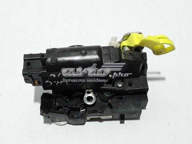 825031894R Renault (RVI) cerradura de puerta trasera izquierda