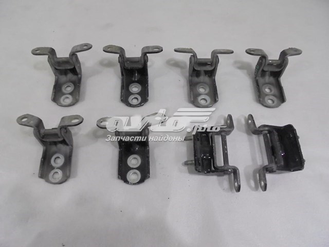 824214P00A Nissan bisagra de puerta delantera derecha