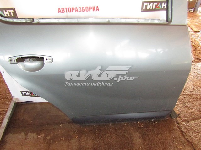 821006948R Renault (RVI) puerta trasera derecha